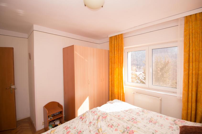 Apartament cu 4 camere decomandat, mobilat în Central