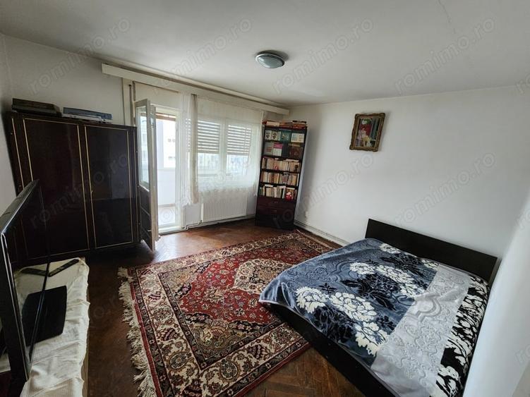 Apartament cu 3 camere decomandat în Bălcescu