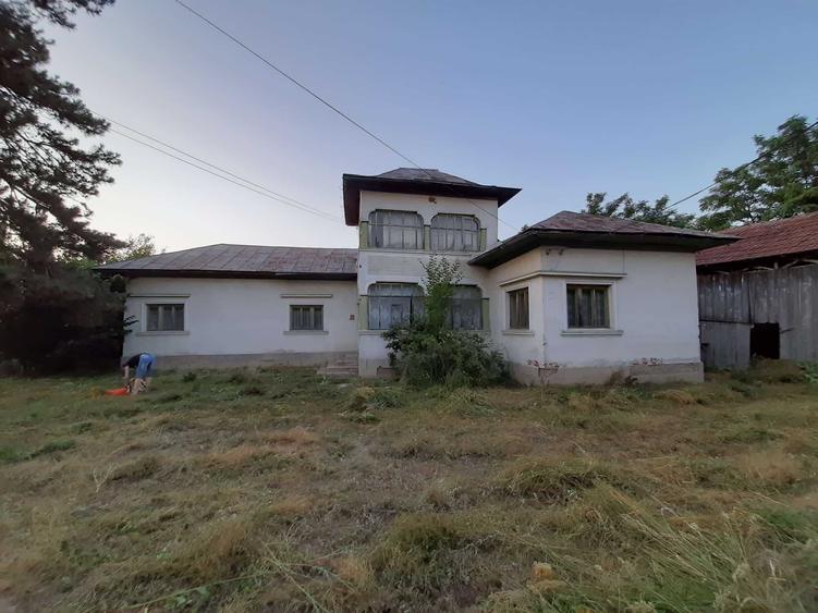 Casă cu 4 camere în Fâlfani