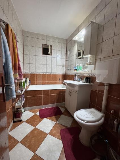 Apartament cu 3 camere decomandat, mobilat în Siloz