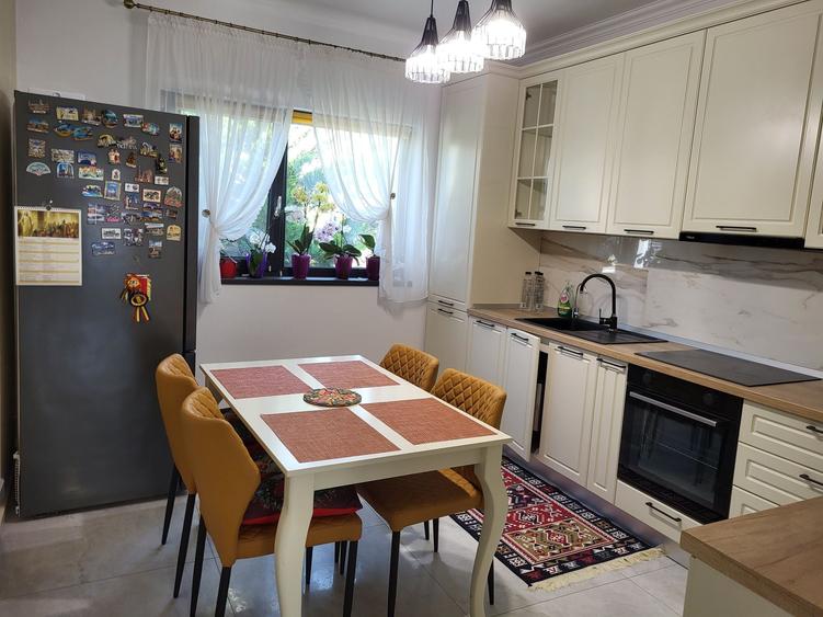 Casă cu 4 camere în Granit