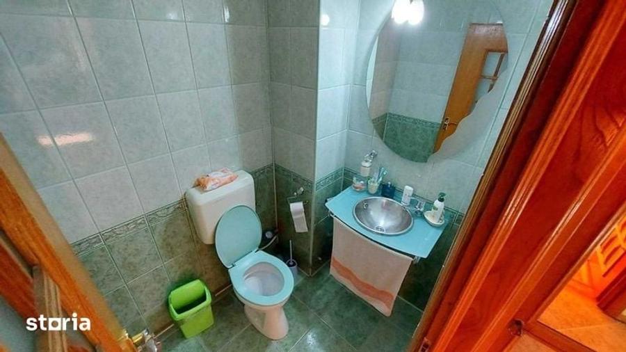 Apartament cu 3 camere semidecomandat în Independenței