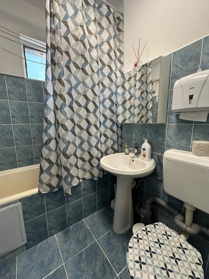 Apartament cu 2 camere semidecomandat, mobilat în Vitan