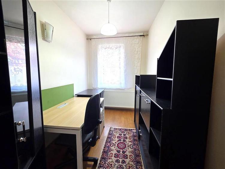 Casă individuală cu 3 camere cu Canalizare în Central