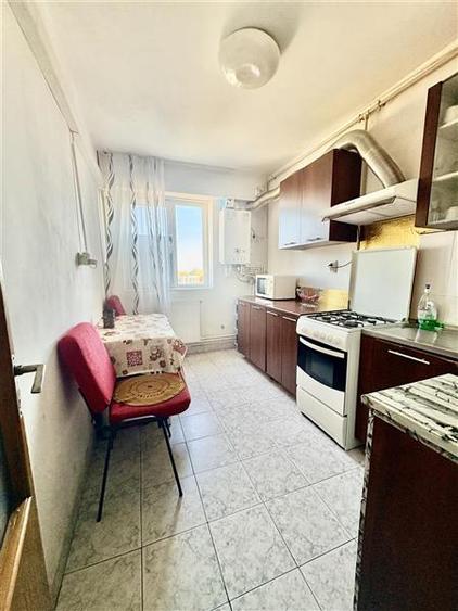 Apartament cu 2 camere decomandat, mobilat în Casa de Cultură