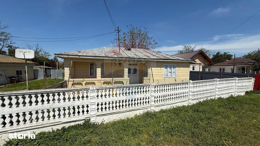 Casă cu 5 camere cu Teren 1300 Mp în Vulturu