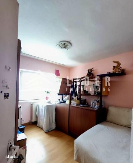 Apartament cu 4 camere decomandat în Horea