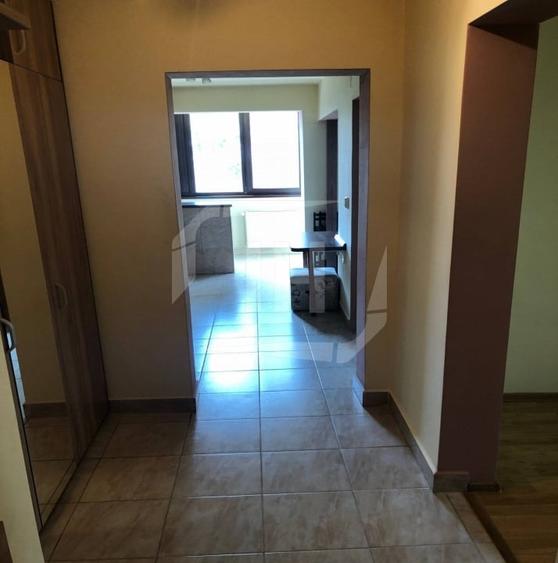 Apartament cu 3 camere semidecomandat, mobilat în Gheorgheni