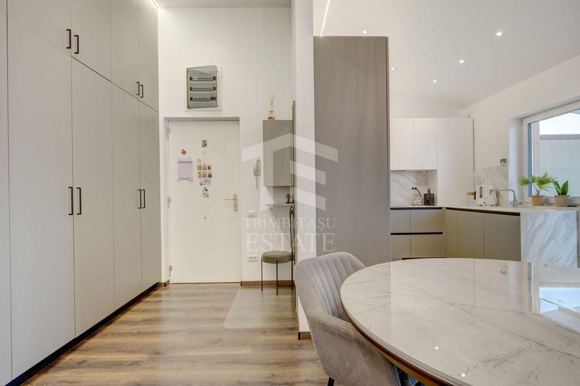 Apartament cu 3 camere semidecomandat, mobilat în Nord