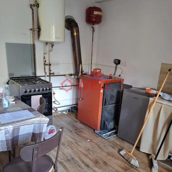 Casă cu 6 camere cu Teren 1393 Mp în Sărățeni