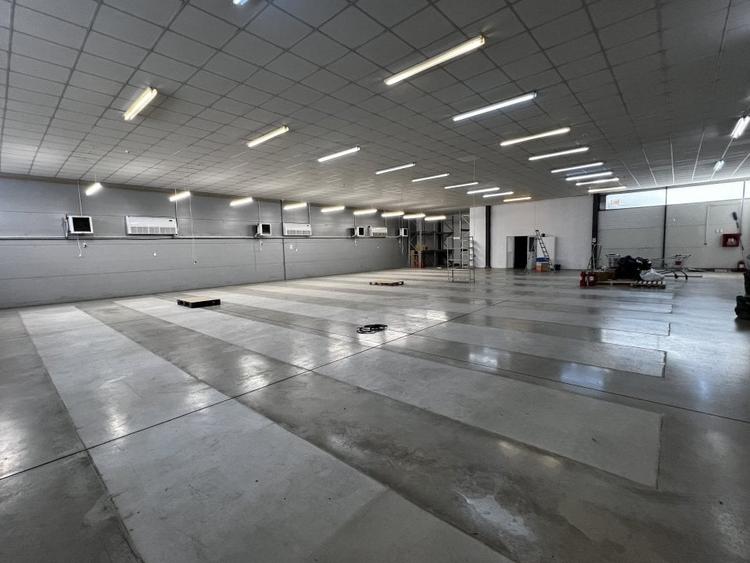 Spațiu industrial, de 905 mp, în Dâmbul Rotund