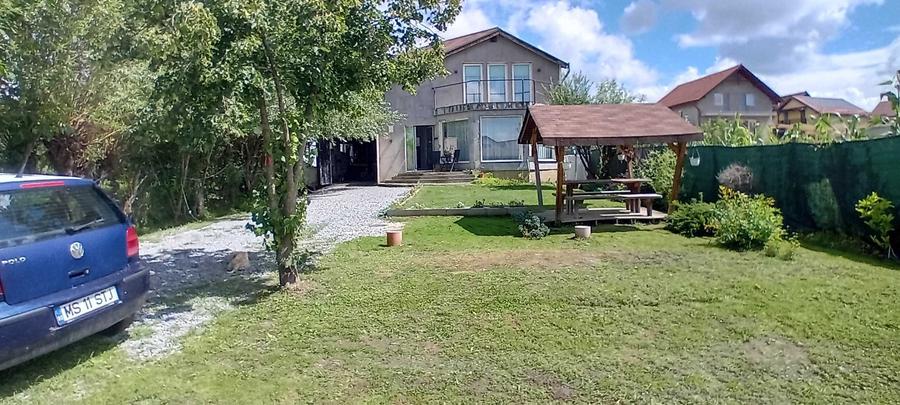 Casă cu 4 camere în Corunca
