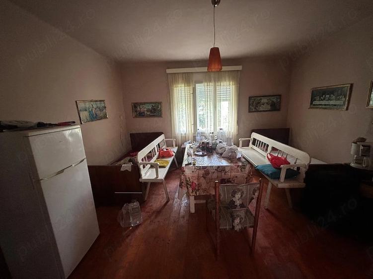 Casă cu 4 camere cu Teren 3500 Mp în Ficătar