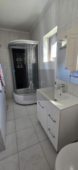 Casă individuală cu 4 camere cu Canalizare în Central