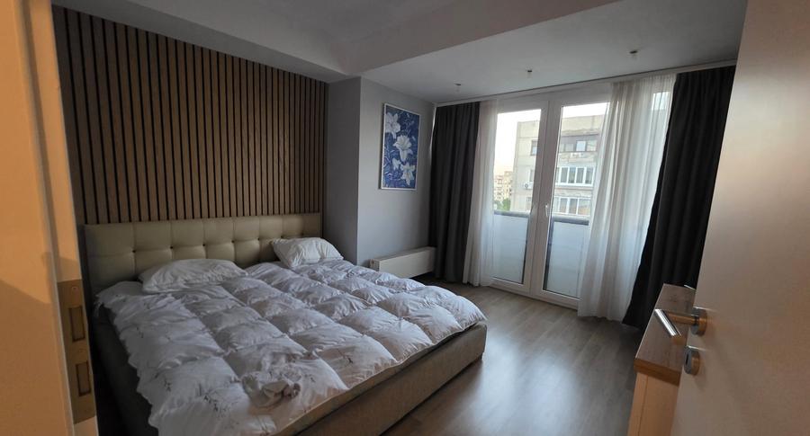 Apartament cu 3 camere semidecomandat, mobilat în Circumvalațiunii