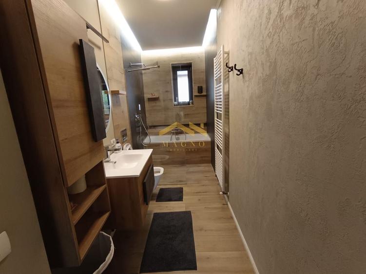 Apartament cu 3 camere decomandat, mobilat în Intim