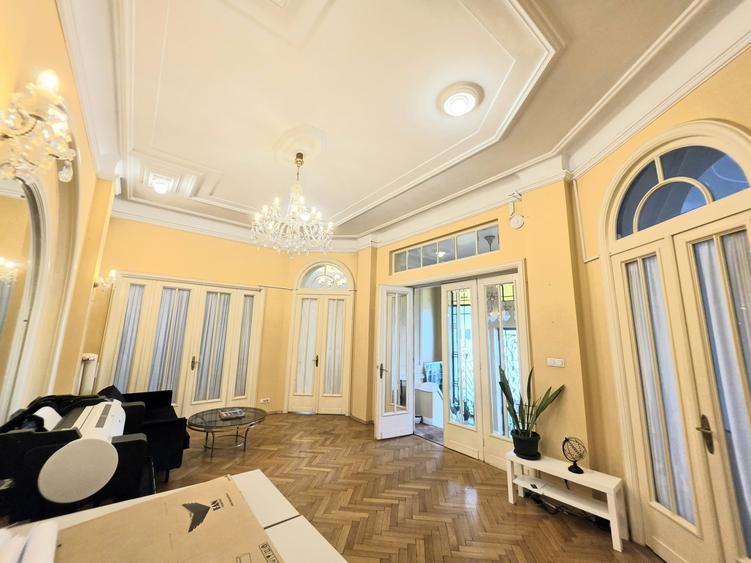 Apartament cu 5 camere în P-ța Unirii