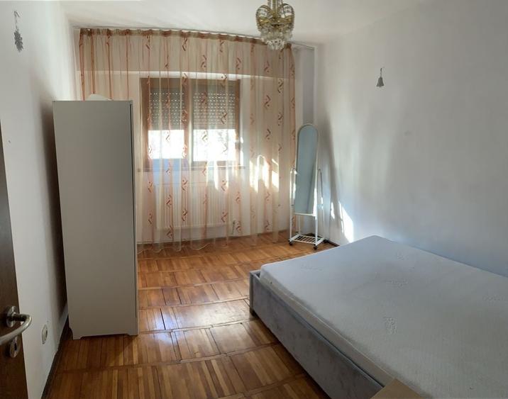 Apartament cu 3 camere decomandat în Poșta