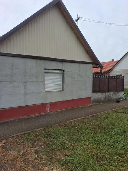 Casă cu 2 camere cu Teren 1100 Mp în Curtici
