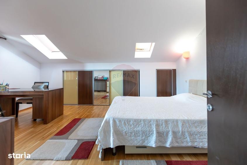 Casă cu 4 camere cu Teren 1617 Mp în Central