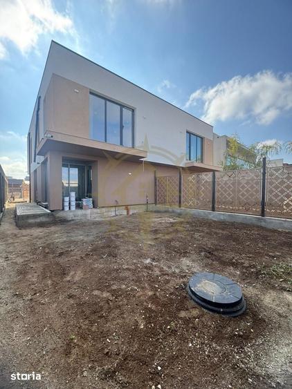 Casă cu 4 camere cu Teren 250 Mp în Petrești