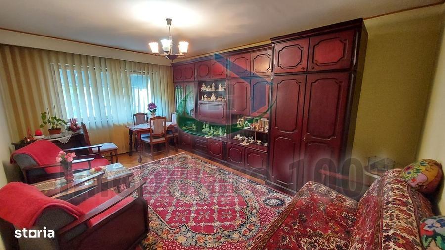 Apartament cu 4 camere decomandat în Republicii