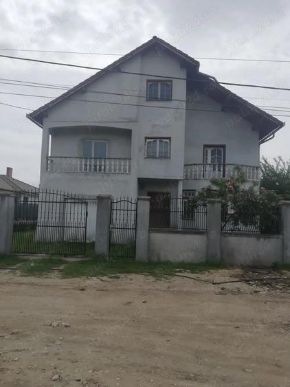 Casă cu 4 camere în Turda