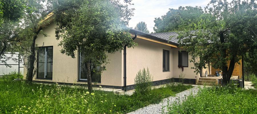 Casă individuală cu 4 camere cu Teren 1017 Mp în Central