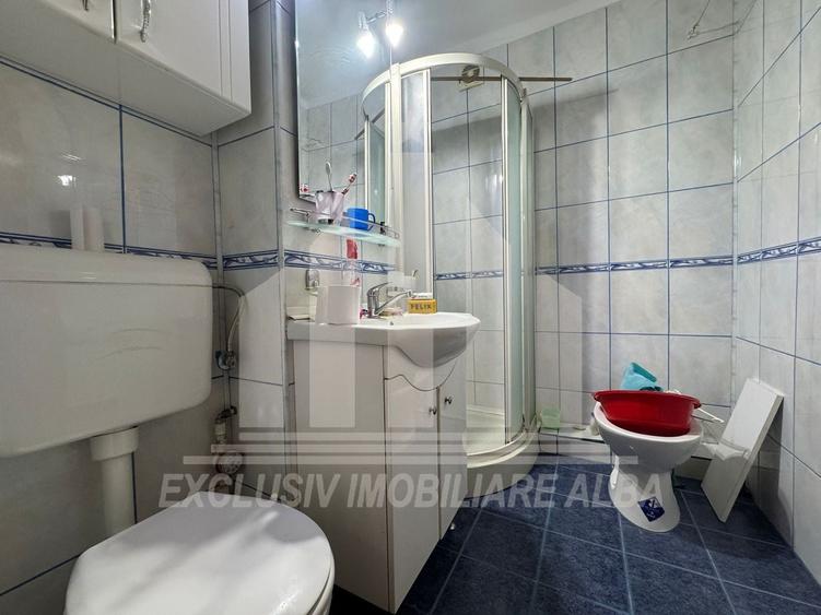 Apartament cu 3 camere decomandat, mobilat în Central