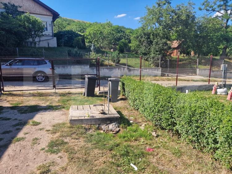 Casă individuală cu 2 camere cu Teren 1000 Mp în Cara