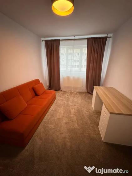 Apartament cu 3 camere decomandat în Podu Roș