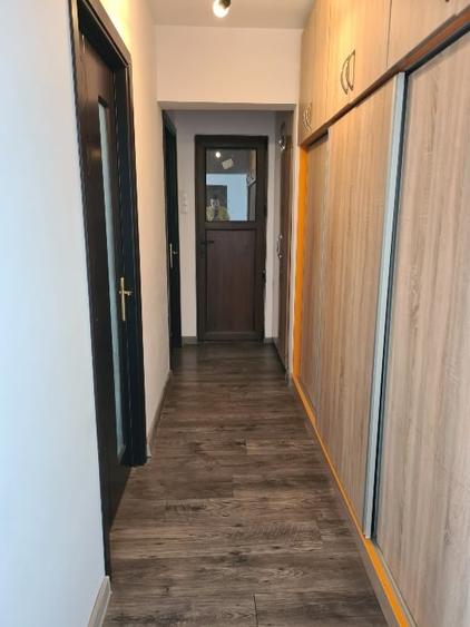 Apartament cu 3 camere semidecomandat, mobilat în Iancului