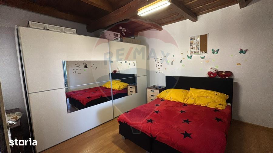 Casă cu 3 camere semidecomandat cu Teren 2241 Mp în Sânnicolau Român