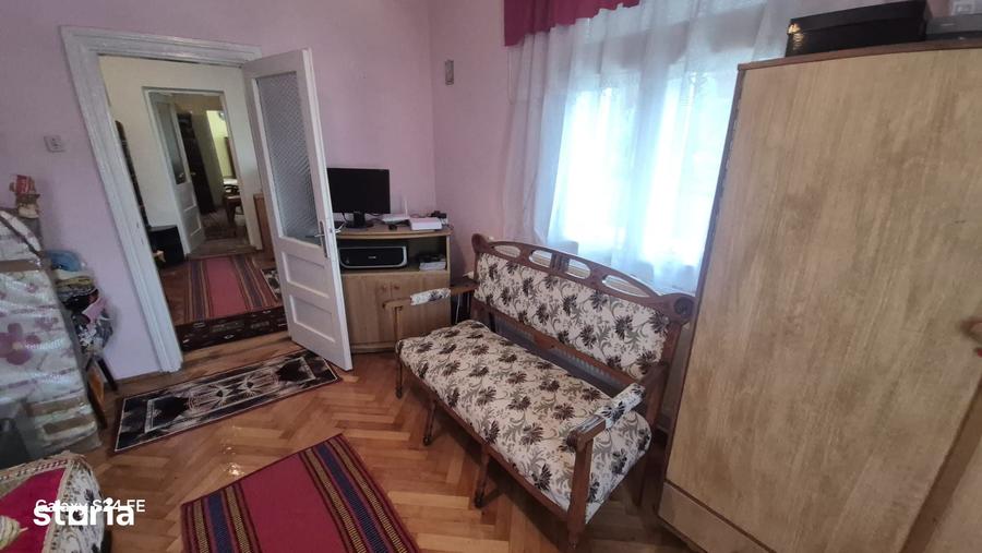 Casă cu 4 camere cu Teren 679 Mp în Central