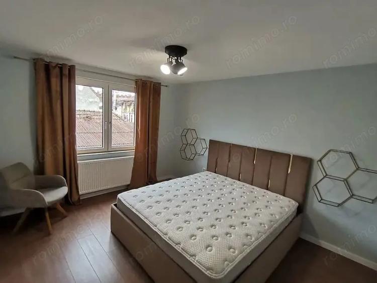 Casă cu 4 camere cu Teren 100 Mp în Semicentral