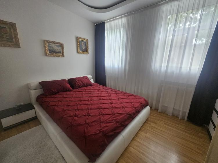 Casă cu 2 camere decomandat în Tineretului