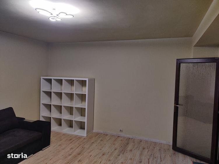 Apartament cu 3 camere decomandat în Exterior Vest
