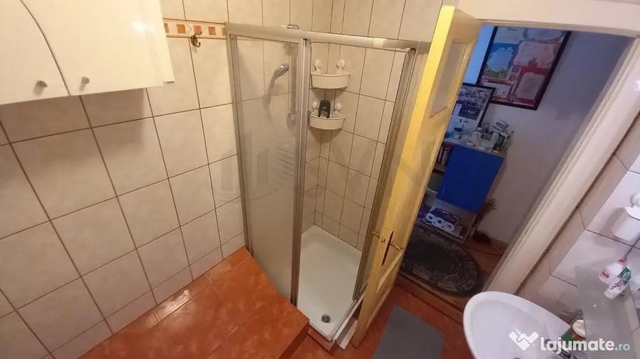 Casă cu 5 camere cu Teren 250 Mp în Băneasa