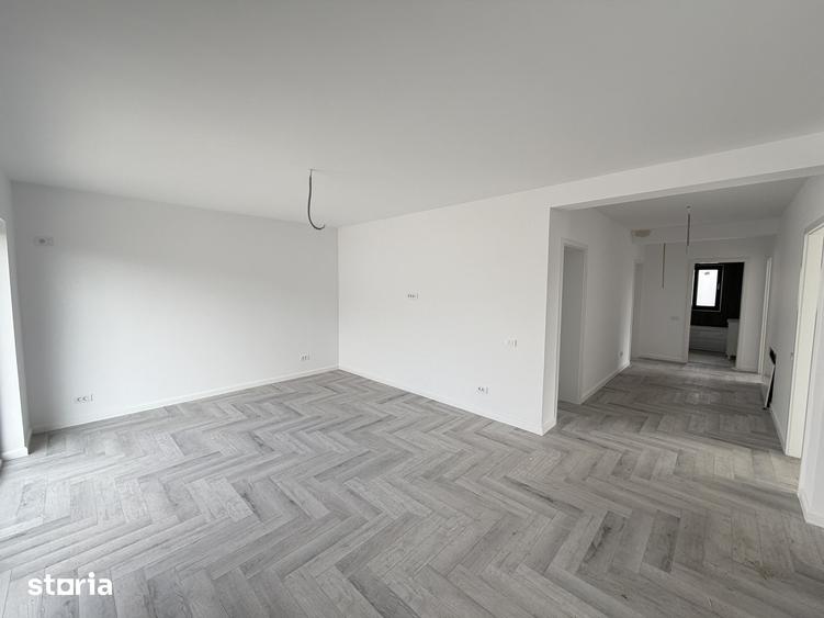 Casă cu 4 camere cu Teren 400 Mp în Clinceni