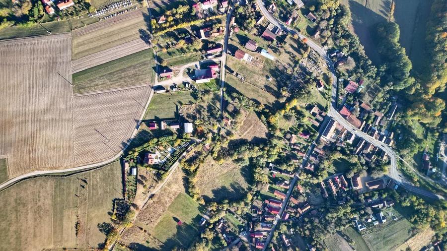 Teren Construcții intravilan de 2825 mp, în Vâlcele