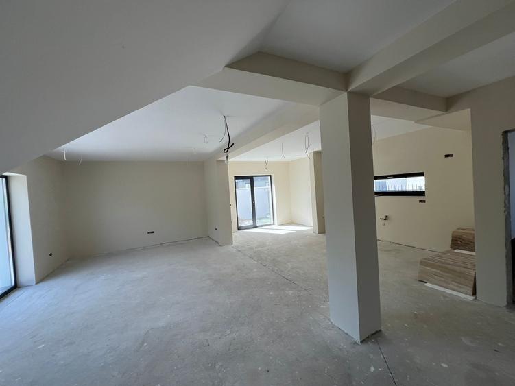 Casă individuală cu 4 camere cu Teren 420 Mp în Corbeanca