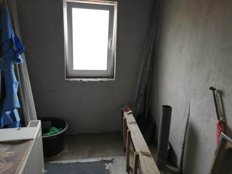 Casă individuală cu 5 camere cu Canalizare în Plopi