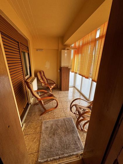 Apartament cu 3 camere decomandat în Exterior Vest