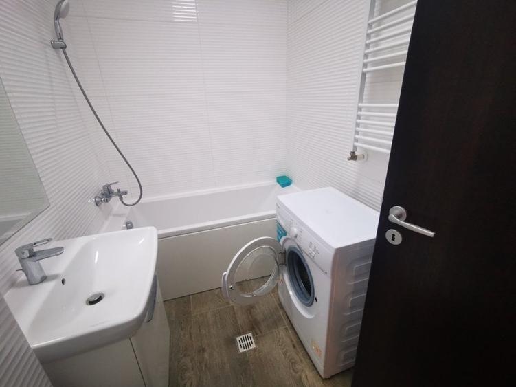 Garsonieră decomandată, mobilată în Palat