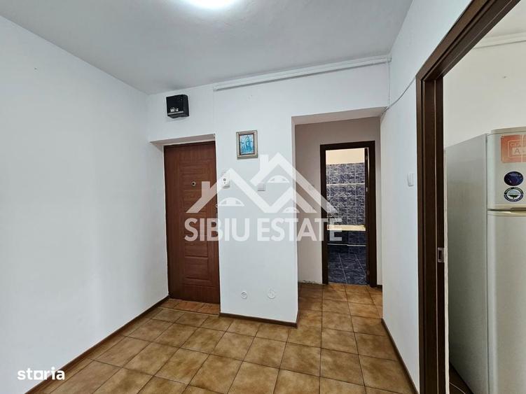 Apartament cu 2 camere decomandat în Valea Aurie