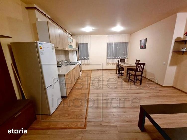 Apartament cu 3 camere semidecomandat în Între Lacuri