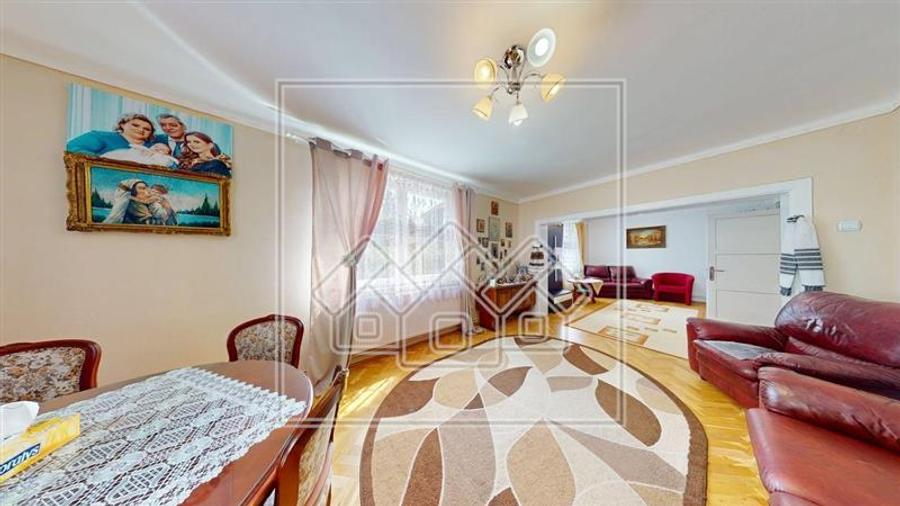Casă individuală cu 6 camere cu Teren 950 Mp în Valea Aurie