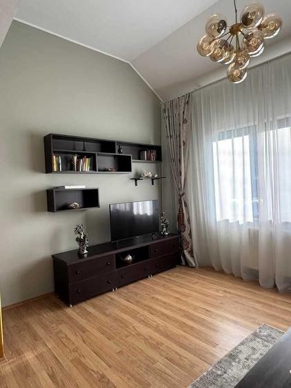 Casă cu 4 camere în Central