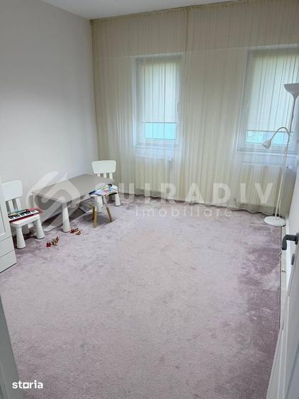 Apartament cu 4 camere semidecomandat, mobilat în Bună Ziua