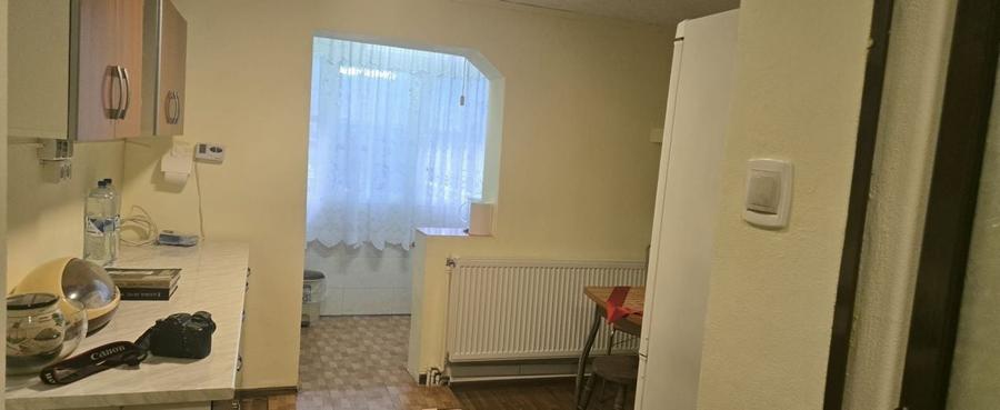 Apartament cu 3 camere decomandat, mobilat în Central